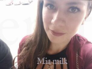 Mia_milk